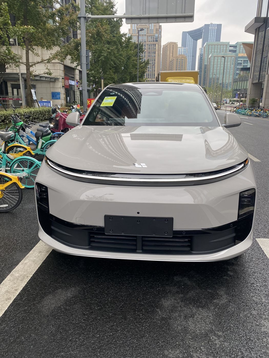 美高梅集团 MEGA 高压纯电 MPV